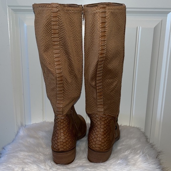 BARETRAPS Madelyn Womens tan Faux Leather Embossed Knee-High Boots size 8.5 NEW - Picture 5 of 9